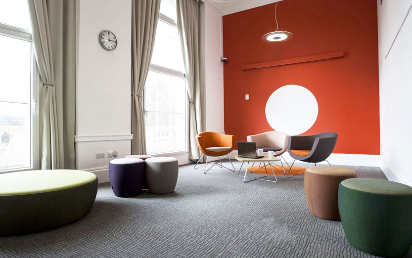 Cozy and inviting Marylebone breakout lounge space featuring comfortable modern seating for relaxed team collaboration.