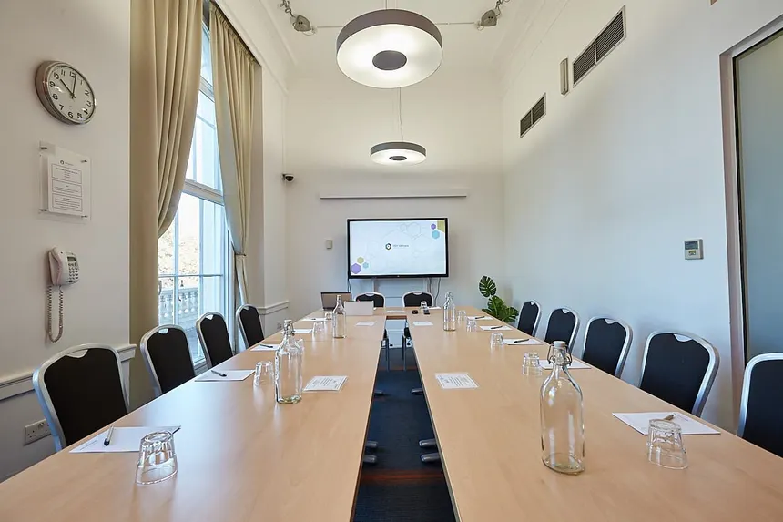 Premium Marylebone training venue equipped with an 85 inch touchscreen for high-impact corporate hybrid events, on Conveenie.