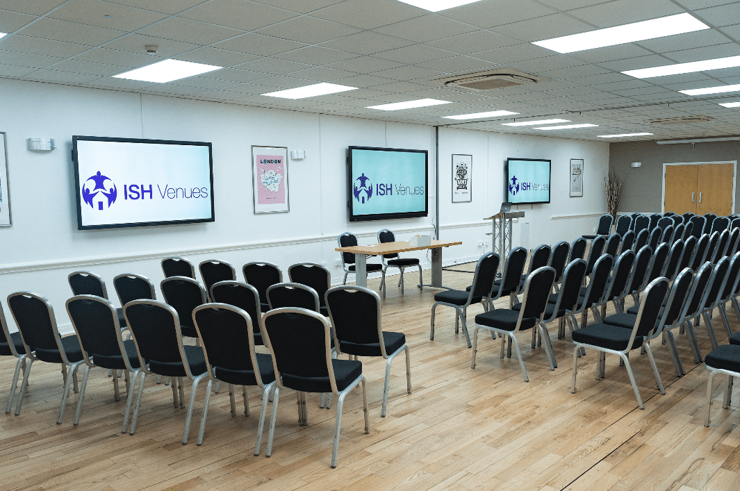 Premium London lecture hall setup featuring high-end AV tech and presentation screens, bookable on Conveenie.