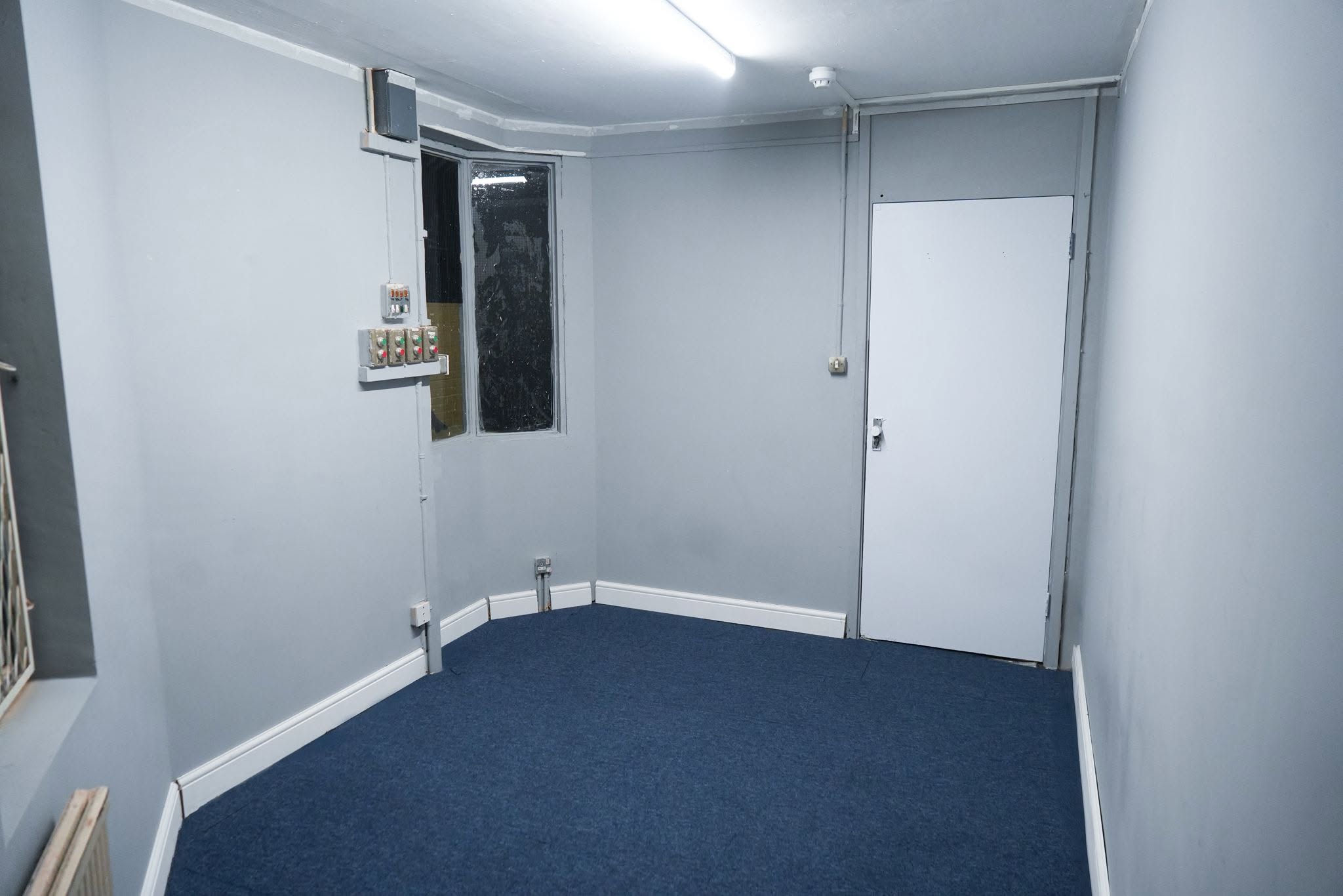 Fully carpeted meeting room in East London featuring multiple wall power outlets, ideal for private tutoring and workshops.