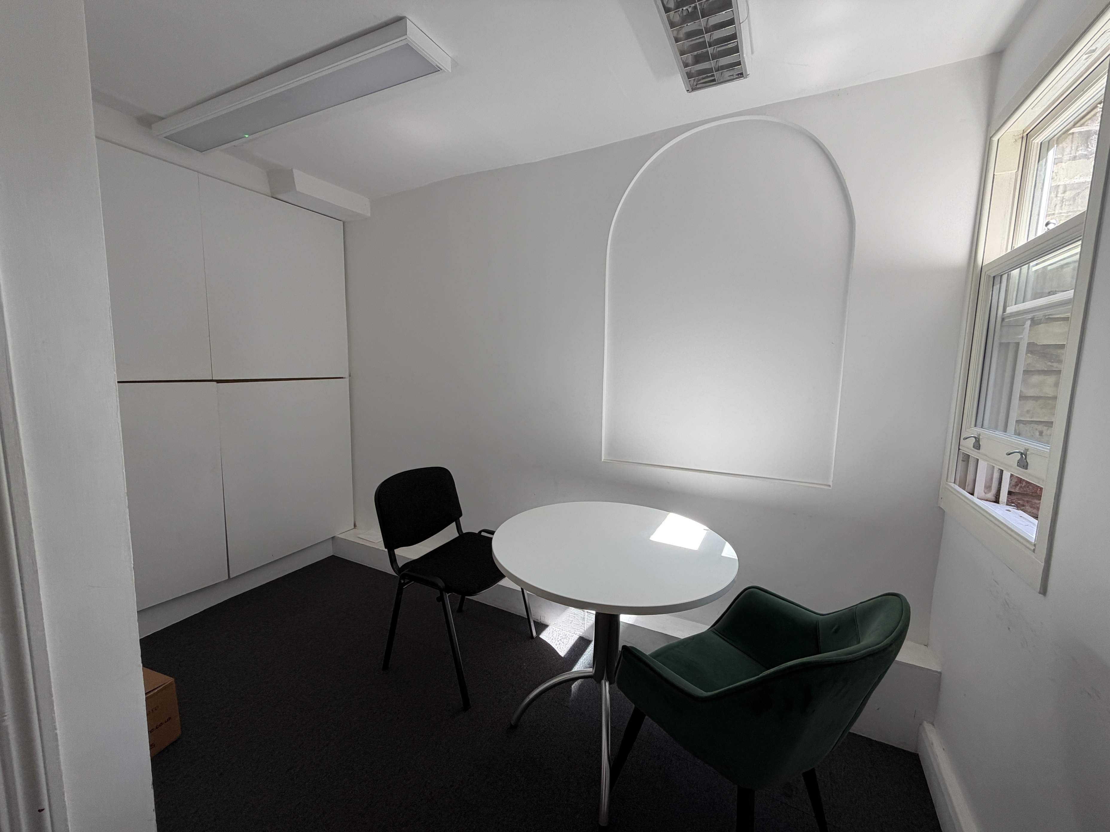 Therapy Room at Centre 404 with round table, two chairs and arched alcove, London N7