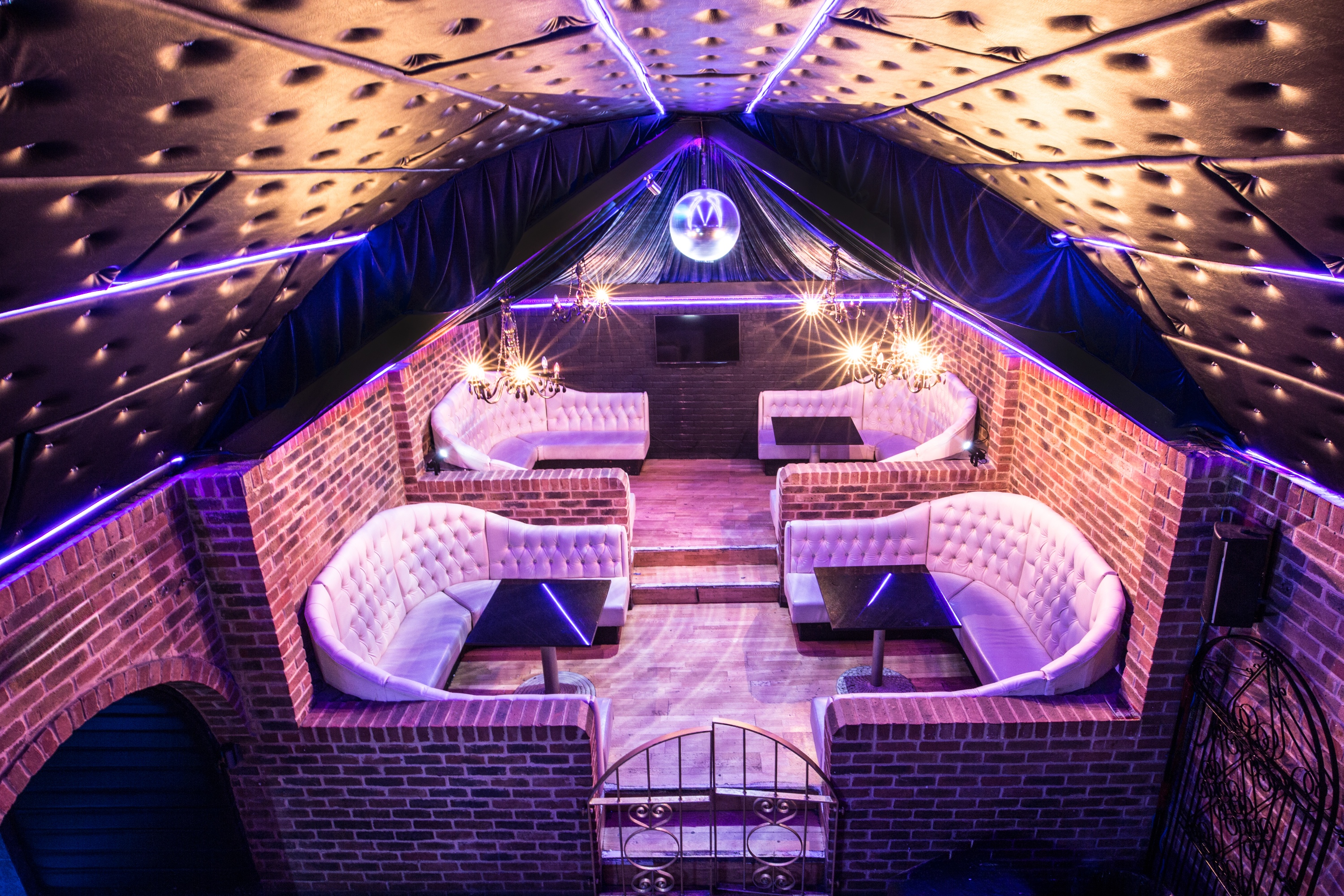 The versatile Protocol venue, bookable through Conveenie, is set for a 350-person meeting with a long table, lounge seating, and a DJ booth.
