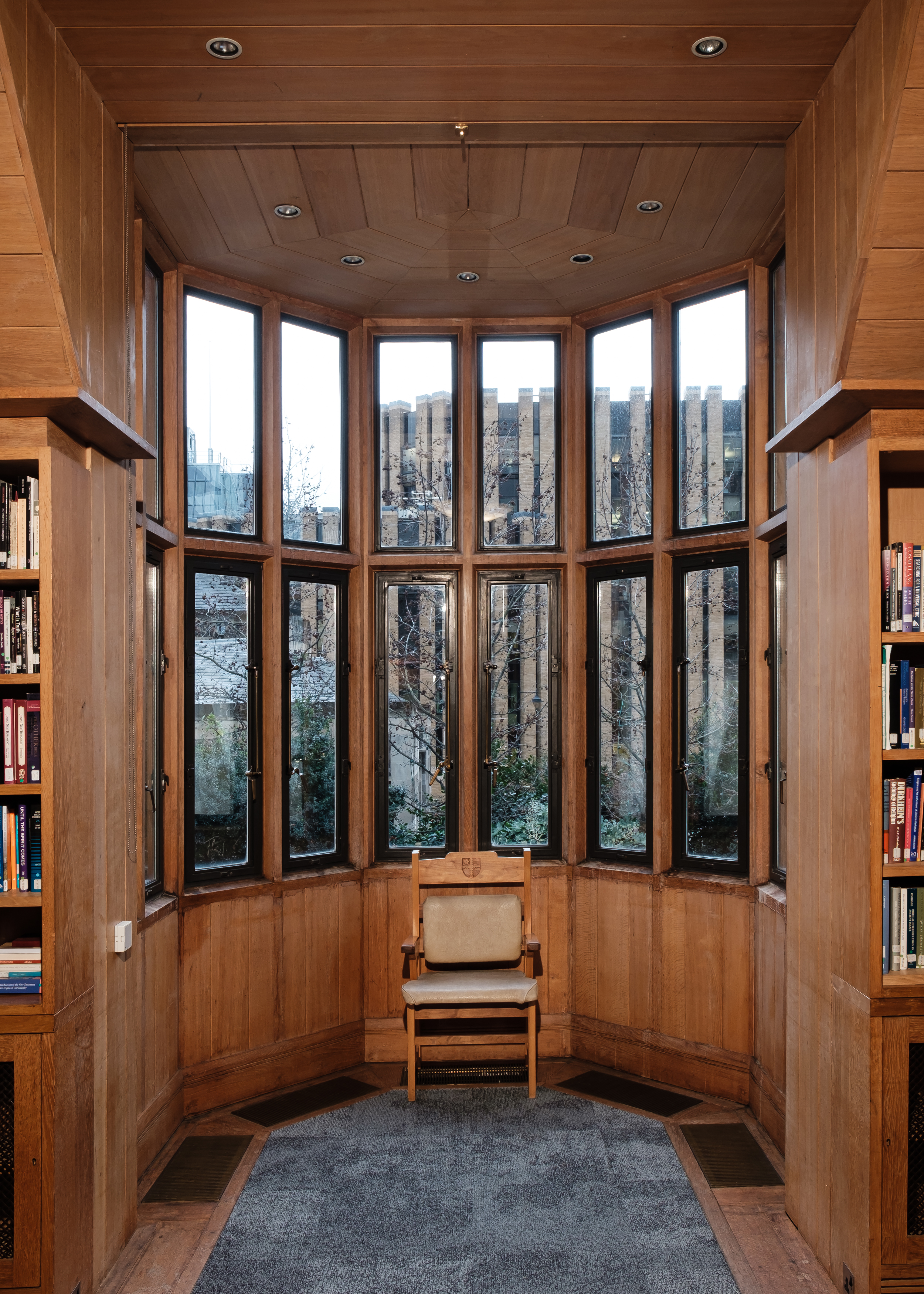 Garry Weston Library near London Bridge, perfect for meetings and receptions in a unique, inspiring setting