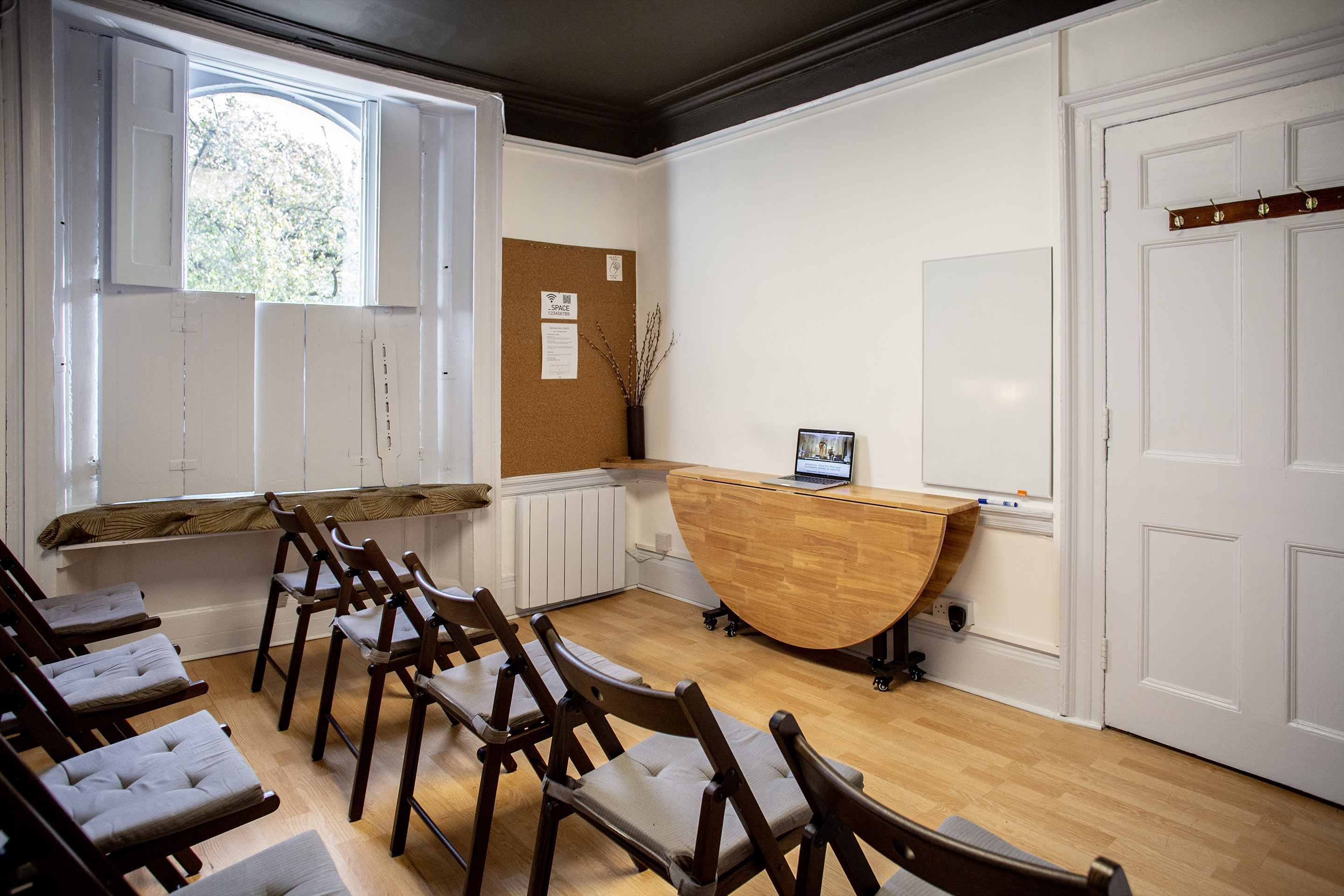 A meeting room hire at Islington, London, for 10, set up for a presentation.