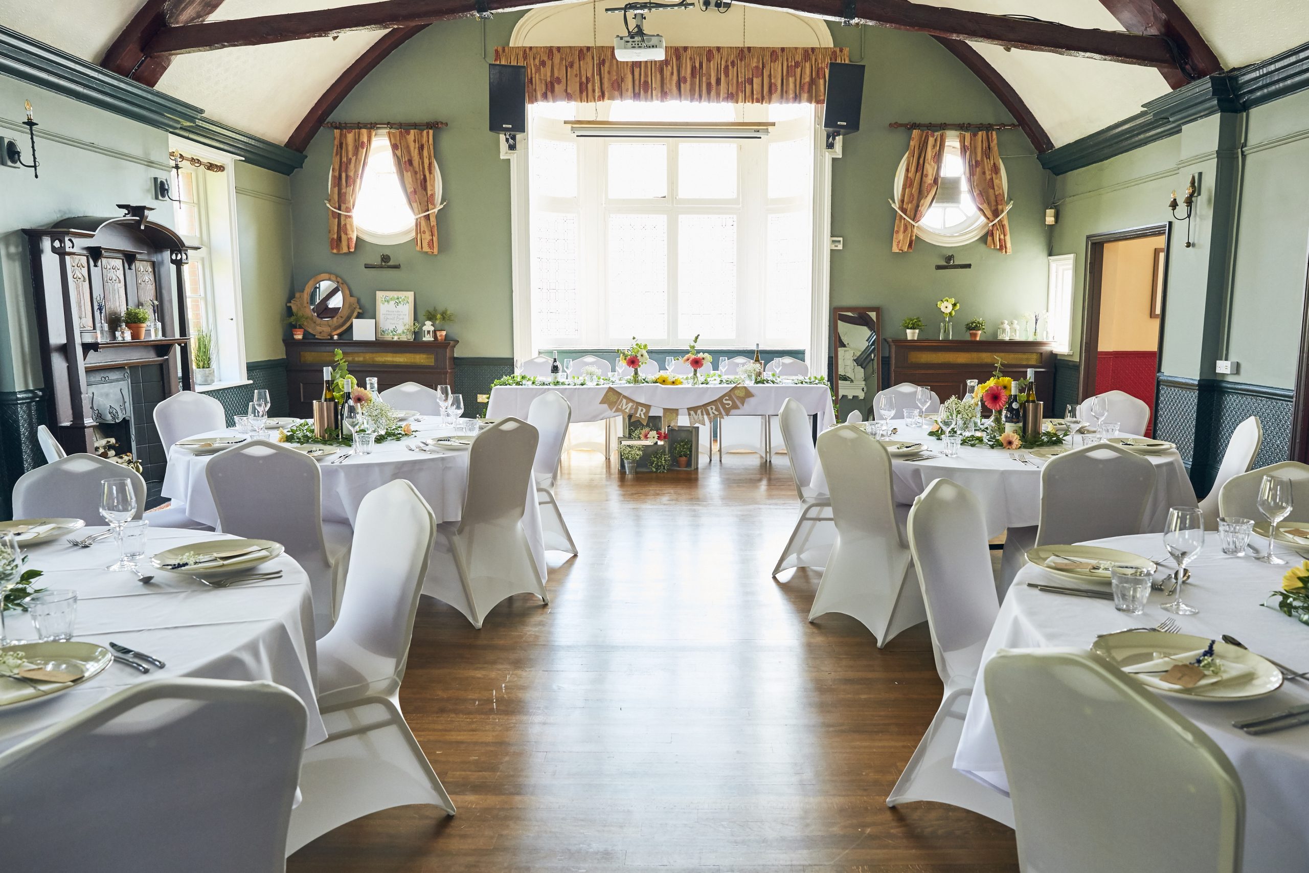Find The Royal Oak’s charming upstairs room on Conveenie, perfect for hosting up to 180 guests in style.