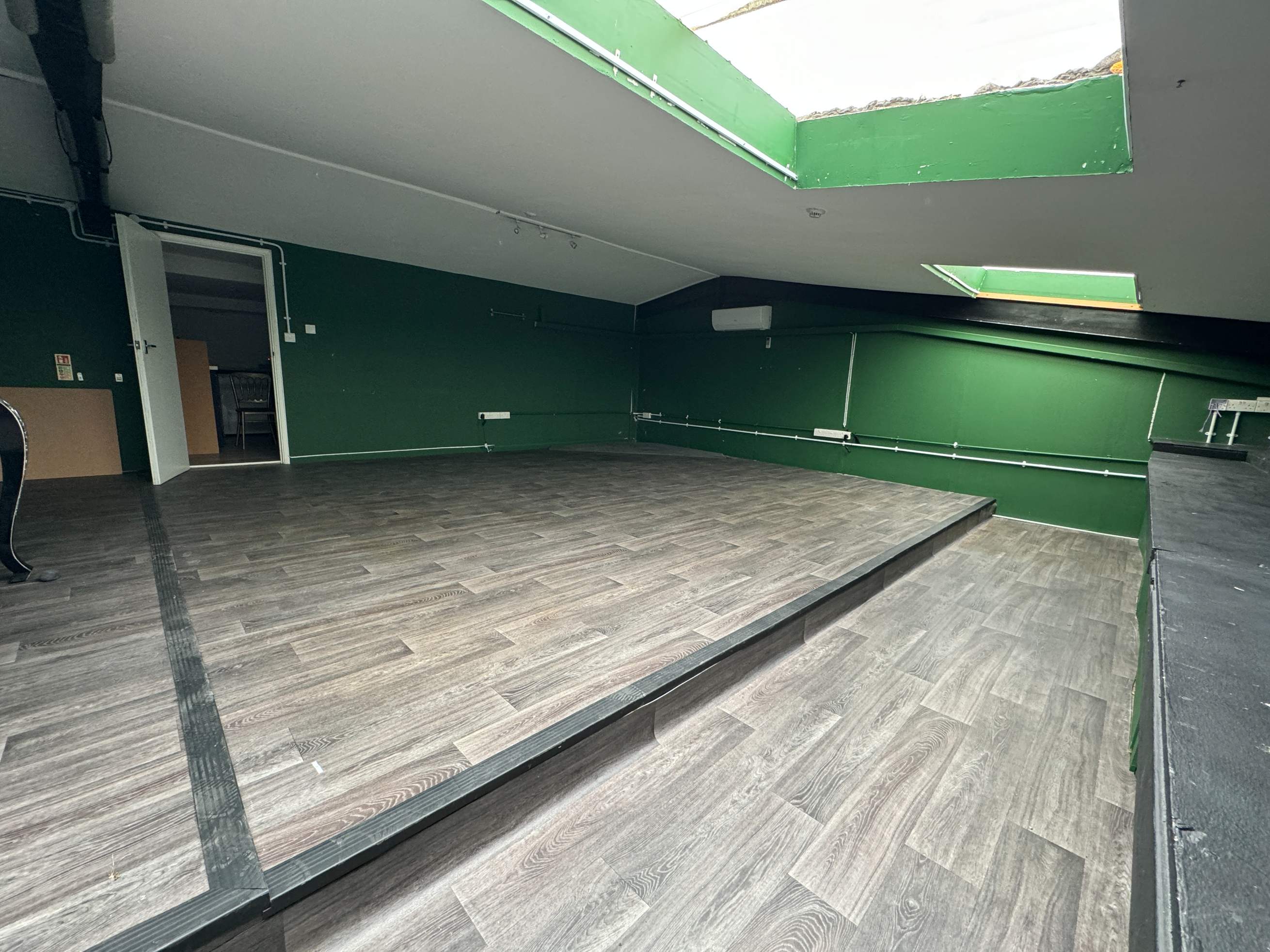 Interior view of Autumn Studios’ minimalist hall in Hackney Wick, ideal for creative and wellness gatherings.