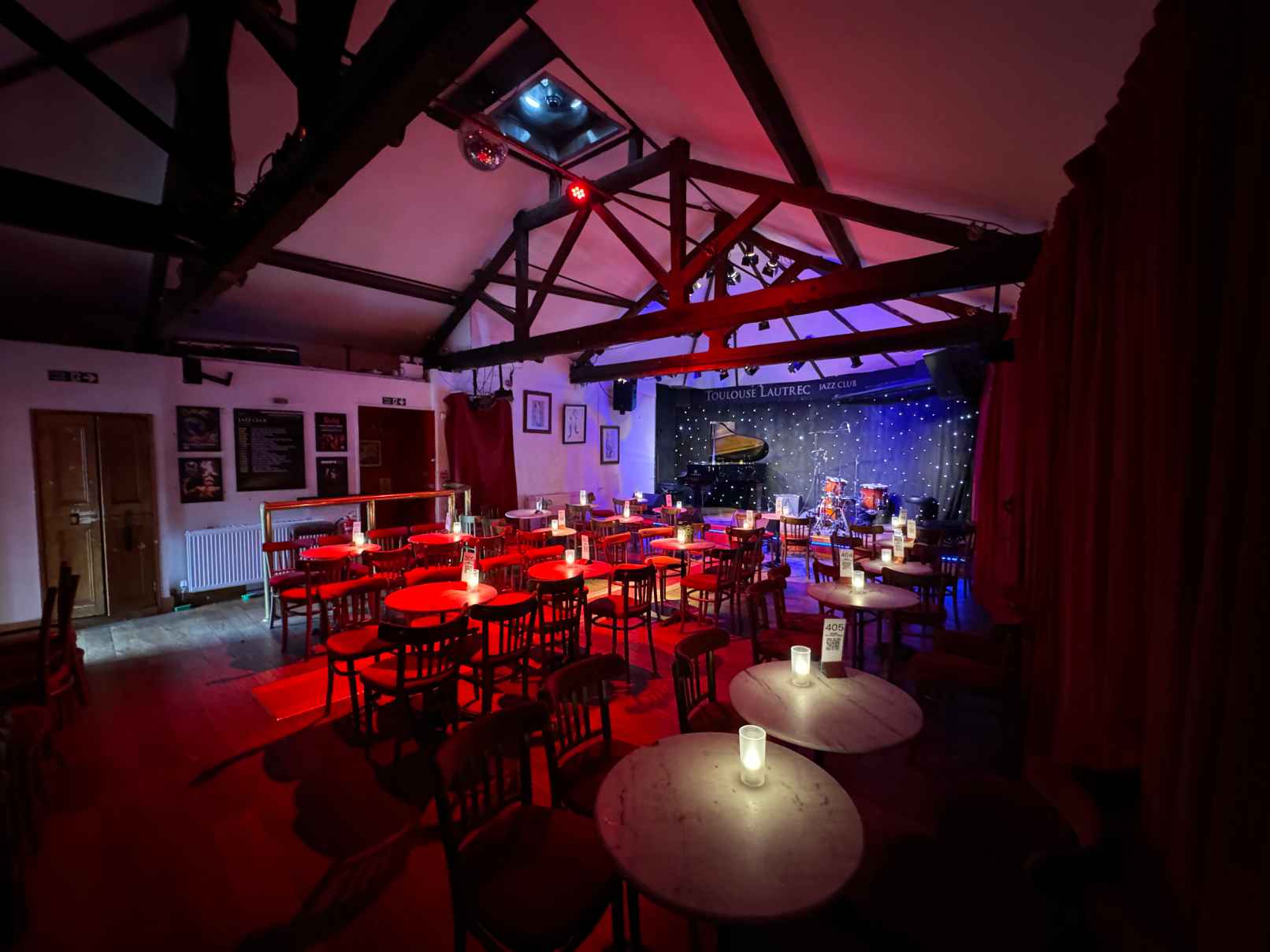 oulouse Lautrec Jazz Club quirky London wedding venue with candlelit tables, velvet interiors, and Parisian jazz ambience.