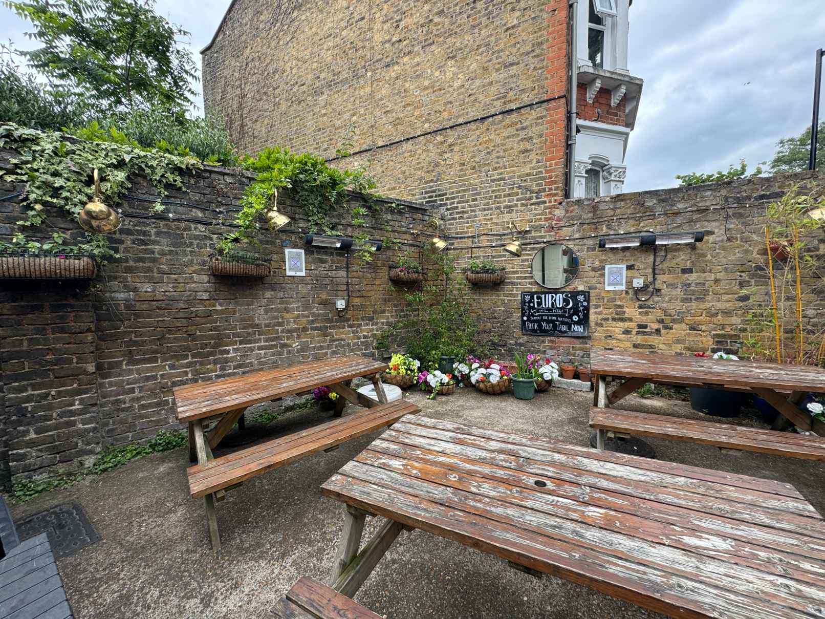 Light-filled, temperature-controlled function room with a relaxed layout for private use in South Bermondsey