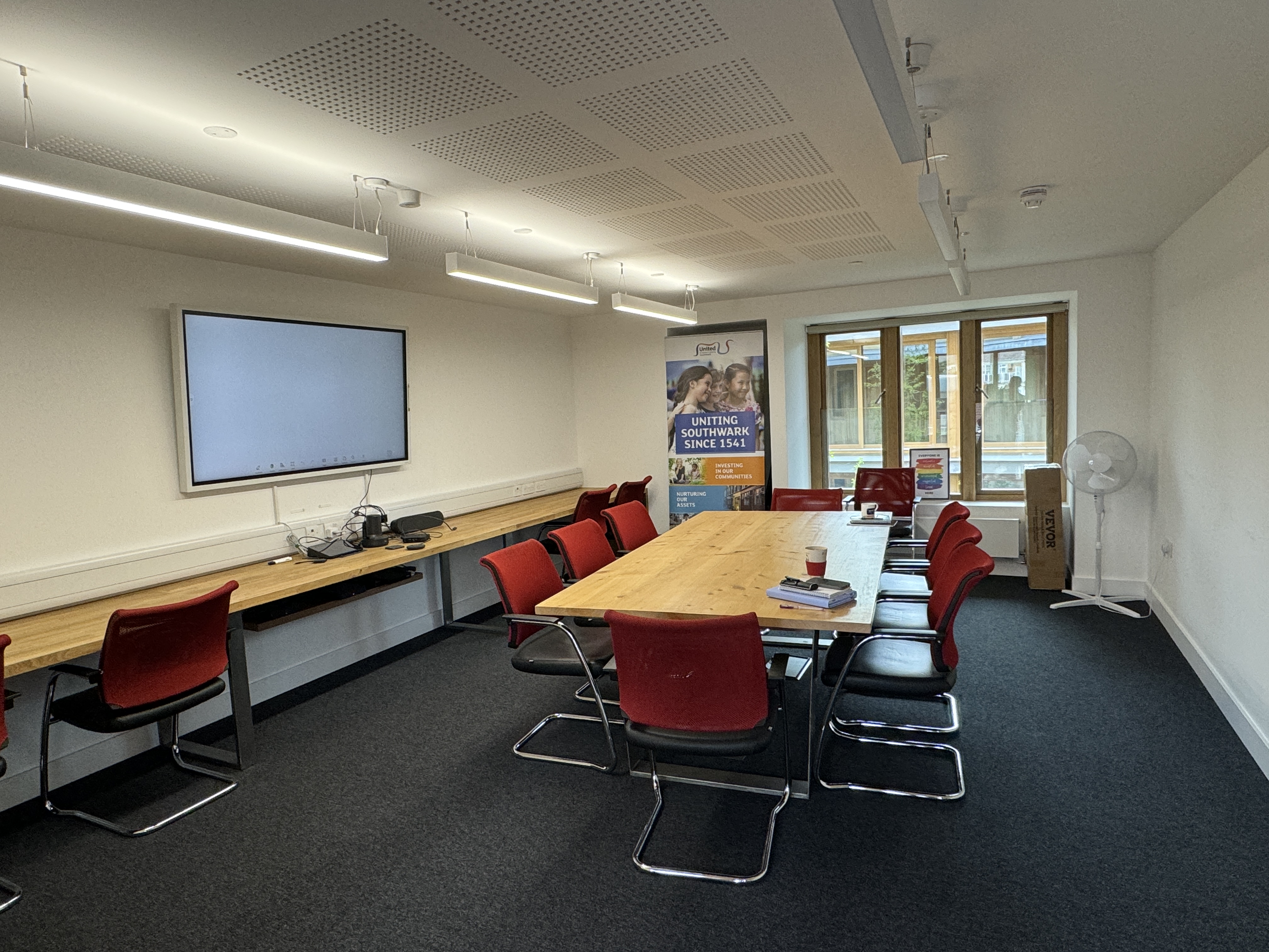 The Skills Room at Appleby Blue in London, a well-equipped conference rooms in London for up to 16 people with a screen and long tables.